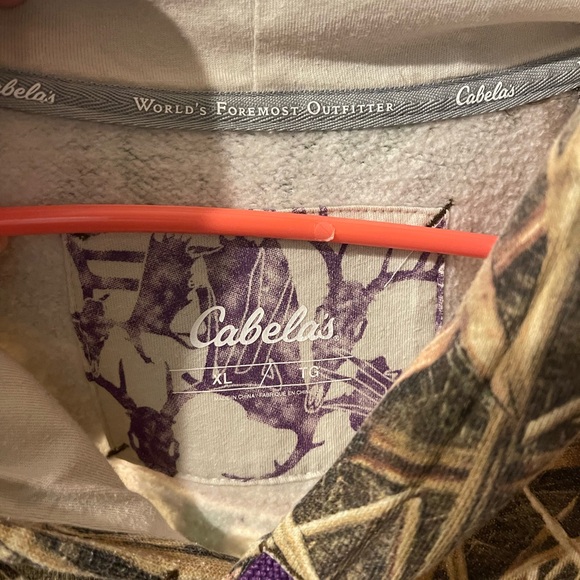 Women’s cabelas camo sweatshirt - Picture 2 of 2